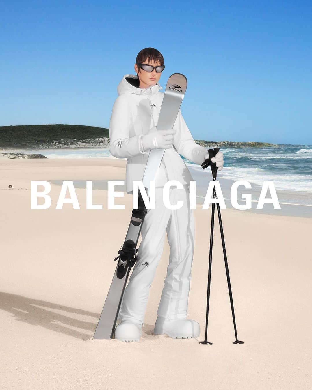 EYESCREAMさんのインスタグラム写真 - (EYESCREAMInstagram)「BALENCIAGAによるブランド初のスキーウェアコレクションが11月15日（水）にローンチ。詳細はMasteredにて✔︎  @balenciaga #balenciaga #ski #style #skiwear #everythingmastered #バレンシアガ」11月1日 0時39分 - masteredjp