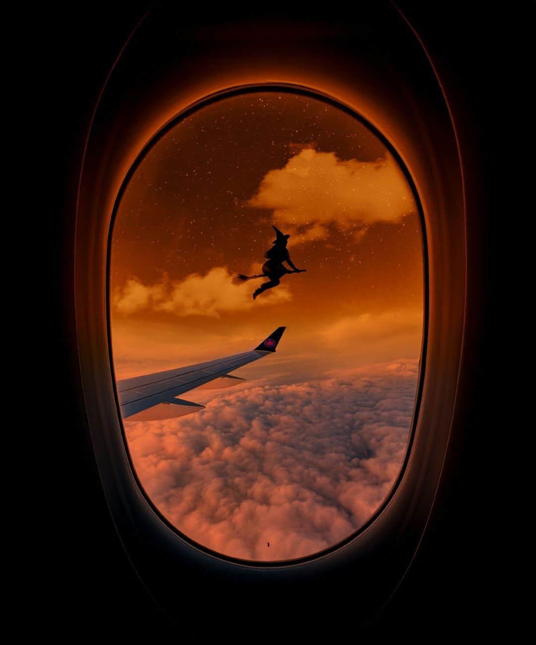 AIR CANADAのインスタグラム：「At 30,000 feet, you never know what you’ll 👀. #HappyHalloween . . À près de 10 000 mètres d’altitude, on ne sait jamais ce qu’on pourrait apercevoir 👀. #JoyeuseHalloween」