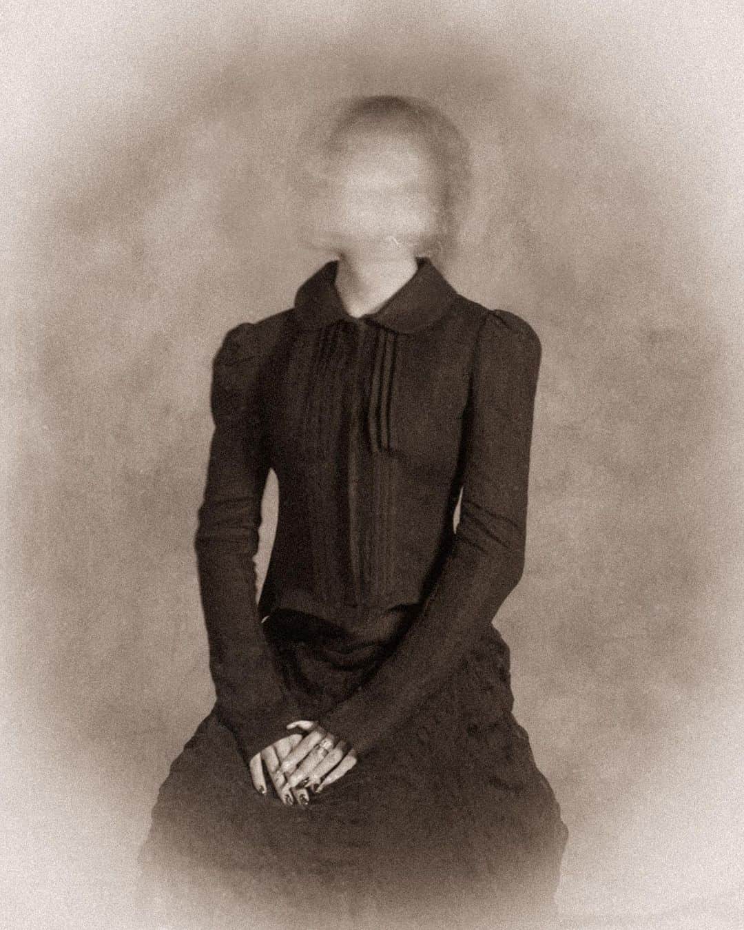 UNIFのインスタグラム：「Happy Hallows Eve from us in the Musidora Jacket」