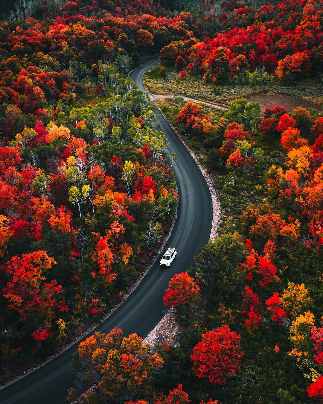 PolarProさんのインスタグラム写真 - (PolarProInstagram)「The seasonal mission to capture Utah’s Autumn landscape called for @eric.kerr to get a bird’s eye view. By equipping his drone with a CP filter, the previously concealed hues and vibrant tones were brought into focus.  📷 @eric.kerr」11月1日 0時59分 - polarpro