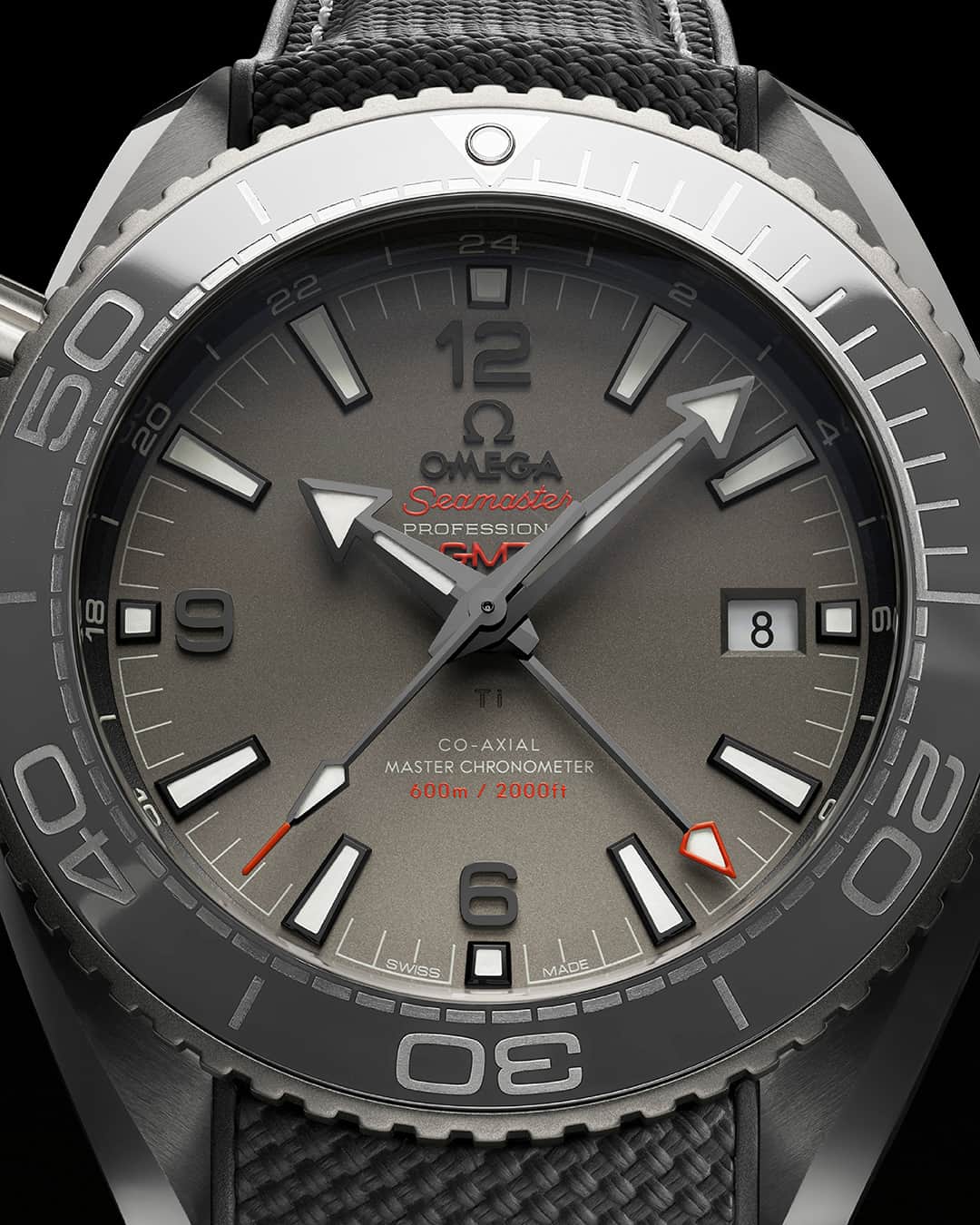 オメガのインスタグラム：「The Dark Grey's sand-blasted GMT dial in Grade 5 titanium with anthracite hands and indexes.  #OMEGA #Seamaster」