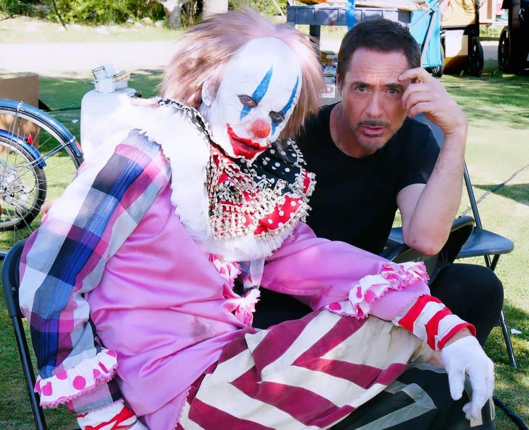 ロバート・ダウニー・Jrさんのインスタグラム写真 - (ロバート・ダウニー・JrInstagram)「The odds of being killed by a killer clown are statistically low. Like, really low. However, the odds of falling victim to online crime are 1 in 4. Now that’s scary stuff! Solution? @aura_protects . Yeah, you need it. #proudpartner (link in bio)」11月1日 1時00分 - robertdowneyjr