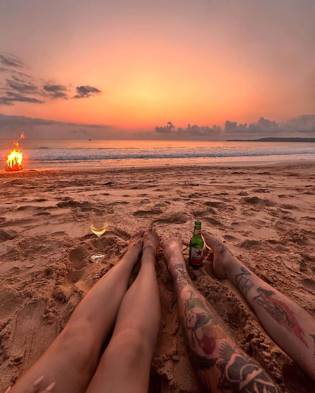 ビクトリアさんのインスタグラム写真 - (ビクトリアInstagram)「We arrive at @nihi after a gorgeous journey through Sumba, and immediately find ourselves drink in hand, sat on the sunset covered beach with a herd of buffalo and young Sumbanese boys racing their ponies down the beach for guests to raise money for the Sumba Foundation and the local children. We sipped on wine until the sun turned to red, all whilst we continuously repeated the phrase ‘I cannot believe we’re here.’ It’s as magical as everyone said; but no words could ever do this place justice. #honeymoon」11月1日 1時01分 - victoria