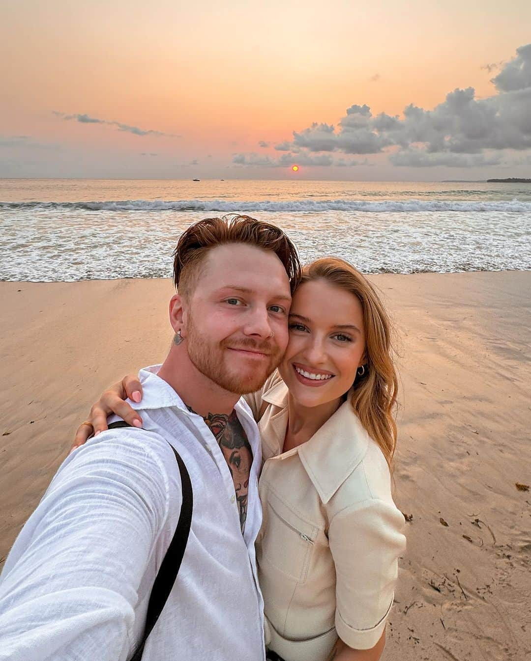 ビクトリアのインスタグラム：「We arrive at @nihi after a gorgeous journey through Sumba, and immediately find ourselves drink in hand, sat on the sunset covered beach with a herd of buffalo and young Sumbanese boys racing their ponies down the beach for guests to raise money for the Sumba Foundation and the local children. We sipped on wine until the sun turned to red, all whilst we continuously repeated the phrase ‘I cannot believe we’re here.’ It’s as magical as everyone said; but no words could ever do this place justice. #honeymoon」