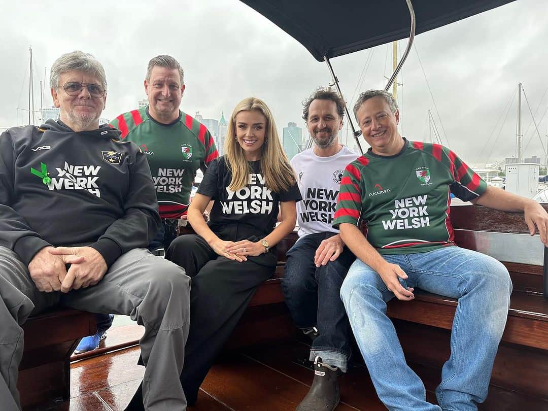 キャサリン・ジェンキンスさんのインスタグラム写真 - (キャサリン・ジェンキンスInstagram)「Do you know one of the things I love about being Welsh? It’s that no matter where you travel, no matter where you end up, we always find each other! A lush afternoon yesterday, sailing on the lovely Matthew Rhys’s boat ‘Rarebit’ around New York, with friends from home Ty, Marc & Glenn. @newyorkwelsh supports female teams like Wrexham Ladies Rugby Club and women’s football team Coed Duon WFC so an afternoon with the Welsh boys, sending our support to the Welsh girls 🏴󠁧󠁢󠁷󠁬󠁳󠁿❤️ #wales #nyc #hemingway」11月1日 1時02分 - katherinejenkinsobe