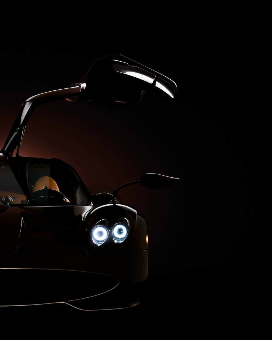 パガーニ・アウトモビリさんのインスタグラム写真 - (パガーニ・アウトモビリInstagram)「That car is a monster, of elegance.  We would like to celebrate this Halloween by showing you the dark side of our beloved Huayra Codalunga, winner of the Concorso d’Eleganza Design Award for Concept Cars & Prototypes at the Concorso d’Eleganza Villa d’Este 2023.  Happy Halloween!  #Pagani #PaganiAutomobili #HuayraCodalunga」11月1日 1時05分 - paganiautomobili