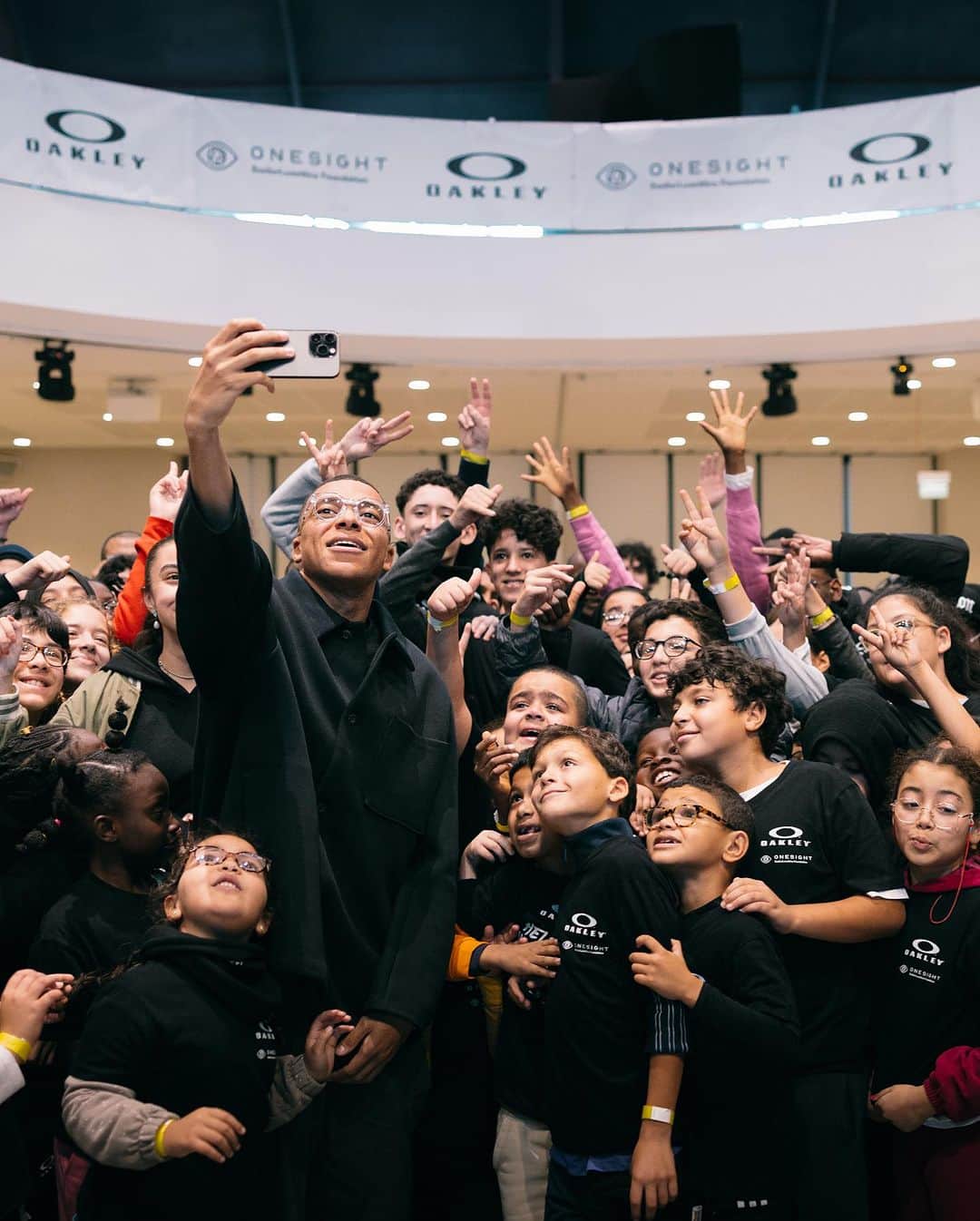 OAKLEYのインスタグラム：「A very special day with a very special athlete. Thanks for joining us, @k.mbappe and @inspiredbykm98, and for partnering with us to spread the word about the importance of vision care and inspiring the next generation. Together with @onesight, we won't stop until the world can see. #BeWhoYouAre」