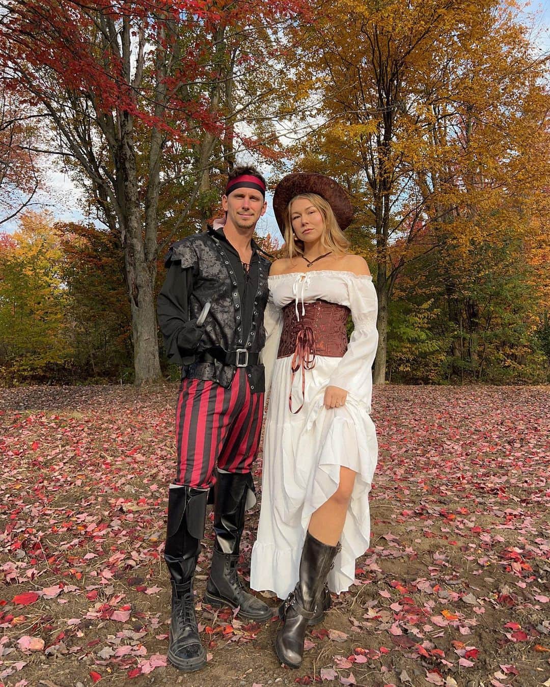 Alex Centomoのインスタグラム：「Arrrrr Happy Halloween 🏴‍☠️⚔️💰 Ark wanted to be a pirate for a long time (before changing his mind every other day lol). Hope everyone has a good day today!」