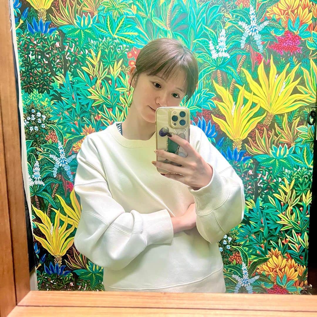 のインスタグラム：「. . 9月半ばから始めたダイエット。 なんだかんだジムも週一行けてるし ウォーキングも適度に行ってます！ . 1ヶ月半で 体重　-1〜1.5kg 体脂肪　-1〜1.5% お尻周り　-4cm 太もも　-2cm 膝上　-2cm  良いペースじゃないでしょうか！！！！ ファン感までに−3kgは無理やったけどw このペースでのんびりダイエット 続けていこうと思います♪ . . . #福岡#福岡ジム#筋トレ#パーソナル #警固#3MF#更衣室の壁紙 #ジャングル#可愛い#笑 #整骨院も一緒になってるよ #30代最初で最後のダイエット #にしたいw #美しい30代を目指して」