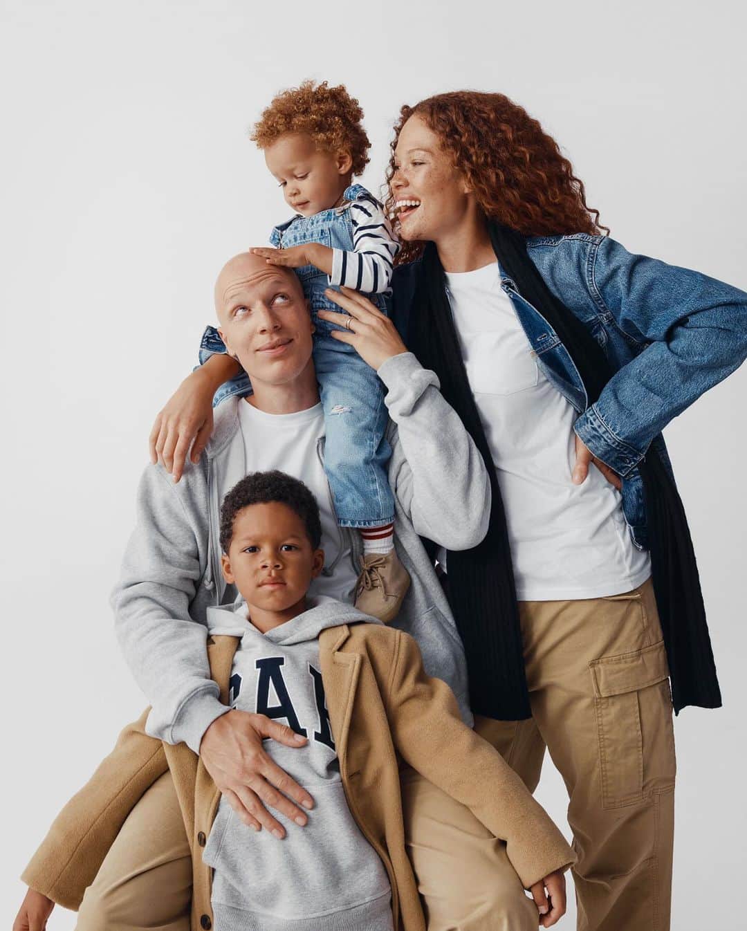 GapKidsさんのインスタグラム写真 - (GapKidsInstagram)「Gifted. Inspiration.   Sabina Karlsson for Gap, Holiday 2023.   Photographed with her family: Ricky, Zion and Iris.」11月1日 1時11分 - gapkids