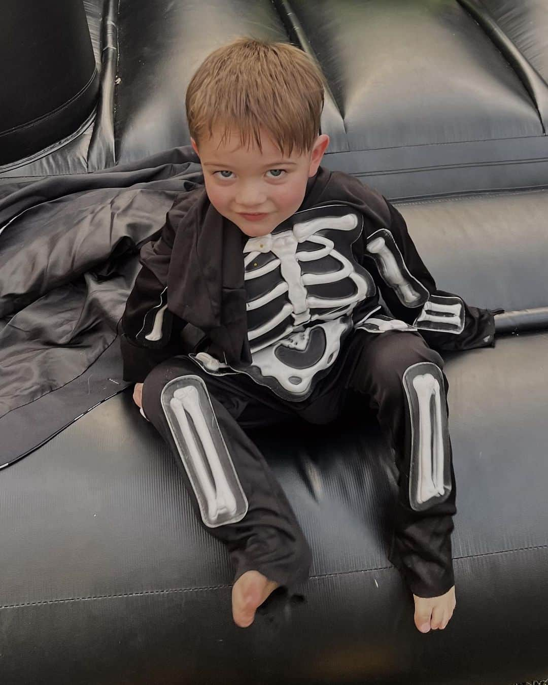 サーシャ・ピーターズさんのインスタグラム写真 - (サーシャ・ピーターズInstagram)「Spooky 3rd birthday for my little skeleton king🕷️🕸️🖤  So many sweet friends missing, but they were here in spirit 😉👻」11月1日 1時13分 - sashapieterse