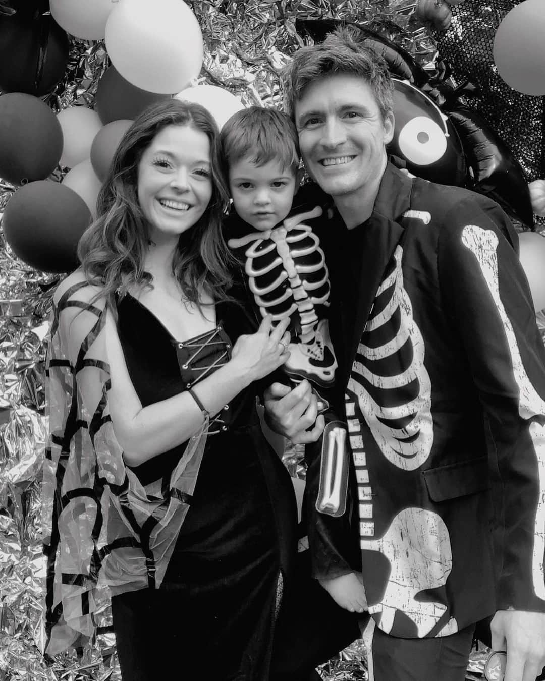 サーシャ・ピーターズさんのインスタグラム写真 - (サーシャ・ピーターズInstagram)「Spooky 3rd birthday for my little skeleton king🕷️🕸️🖤  So many sweet friends missing, but they were here in spirit 😉👻」11月1日 1時13分 - sashapieterse