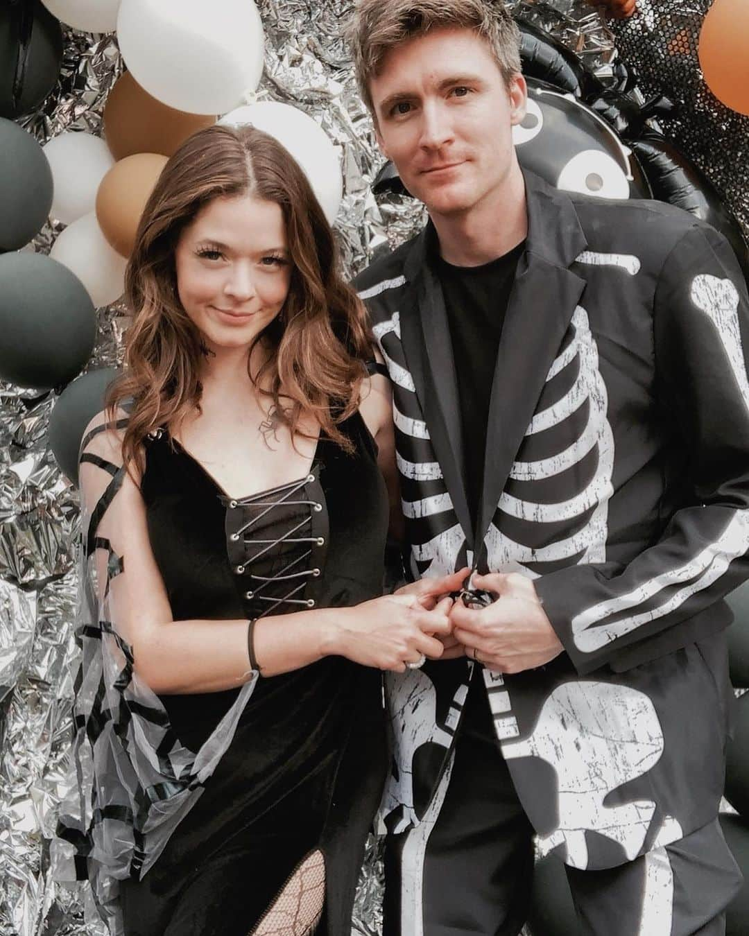 サーシャ・ピーターズさんのインスタグラム写真 - (サーシャ・ピーターズInstagram)「Spooky 3rd birthday for my little skeleton king🕷️🕸️🖤  So many sweet friends missing, but they were here in spirit 😉👻」11月1日 1時13分 - sashapieterse