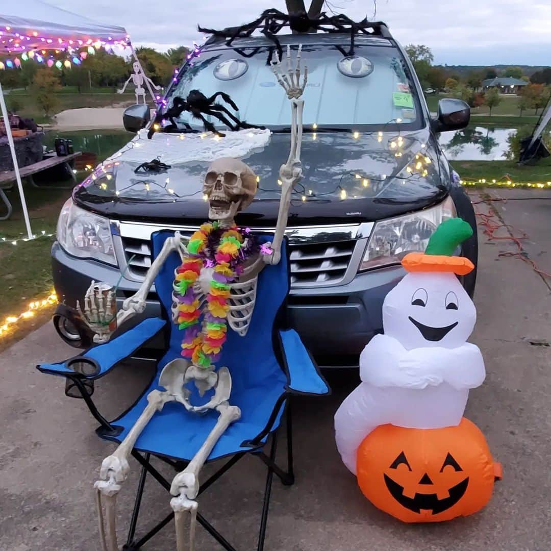 Subaru of Americaのインスタグラム：「Raise your hand if you're feelin' spooky this Halloween 👻   (📸: @Forester_Camping)」