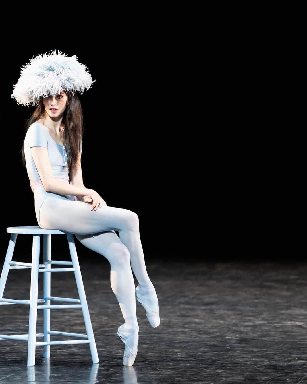 オニール八菜のインスタグラム：「The Ballerina and her fabulous hat 🩰💙 The Concert by Jerome Robbins.   #theconcert  #jeromerobbins #chopin #theballerina @balletoperadeparis   📷 by @julienbenhamouphotographe」