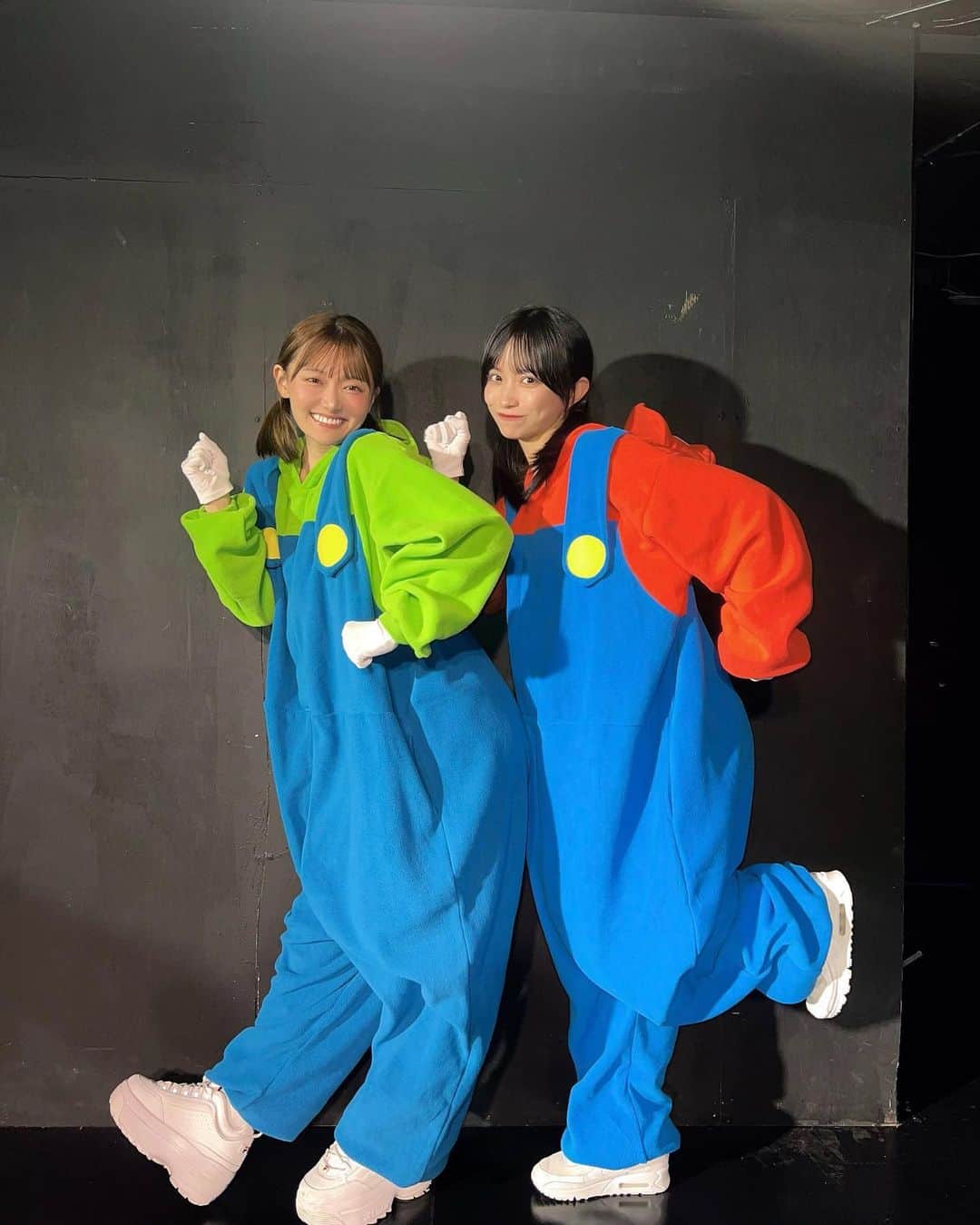 桜木ことさんのインスタグラム写真 - (桜木ことInstagram)「ミニマムコンビ👧🏻👧🏻💛❤️ ⁡ ⁡ ルイージとマリオなった！ 小さいのにクッパ倒せるのかな不安☺︎  ⁡ #halloween #ハロウィン」11月1日 1時27分 - koto_sakuragi