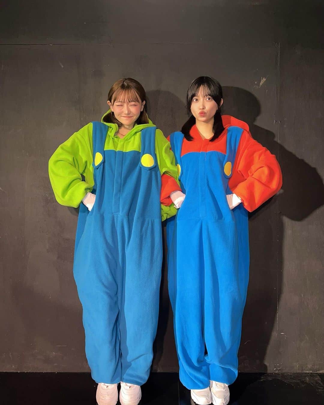 桜木ことさんのインスタグラム写真 - (桜木ことInstagram)「ミニマムコンビ👧🏻👧🏻💛❤️ ⁡ ⁡ ルイージとマリオなった！ 小さいのにクッパ倒せるのかな不安☺︎  ⁡ #halloween #ハロウィン」11月1日 1時27分 - koto_sakuragi