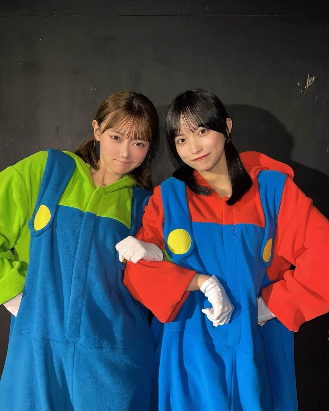 桜木ことさんのインスタグラム写真 - (桜木ことInstagram)「ミニマムコンビ👧🏻👧🏻💛❤️ ⁡ ⁡ ルイージとマリオなった！ 小さいのにクッパ倒せるのかな不安☺︎  ⁡ #halloween #ハロウィン」11月1日 1時27分 - koto_sakuragi