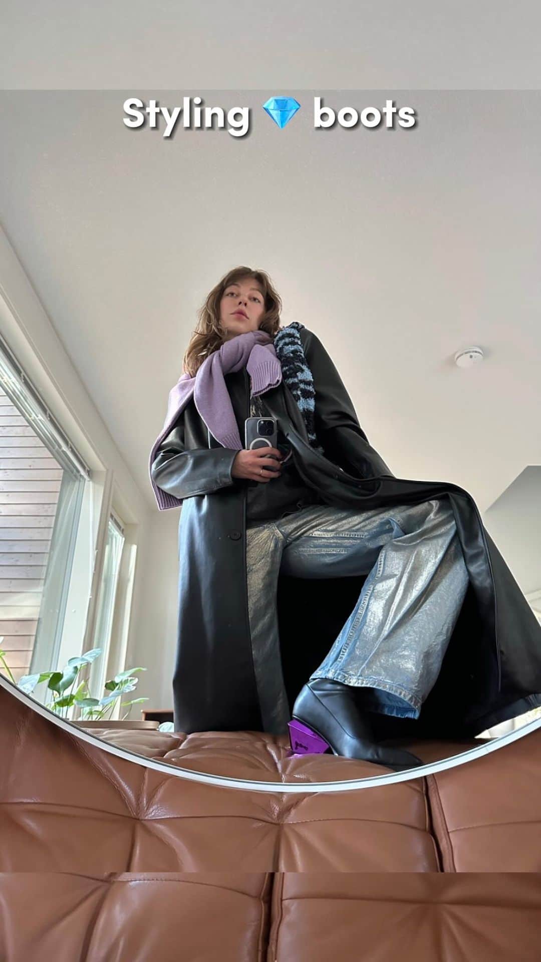 ユナイテッドヌードのインスタグラム：「Trying to lighten up autumn dark days with a shiny boots 💎💗 Do you like the looks? Total black is my most fav🖤 — Get 10% off with a code “Alina10” at @unitednude」