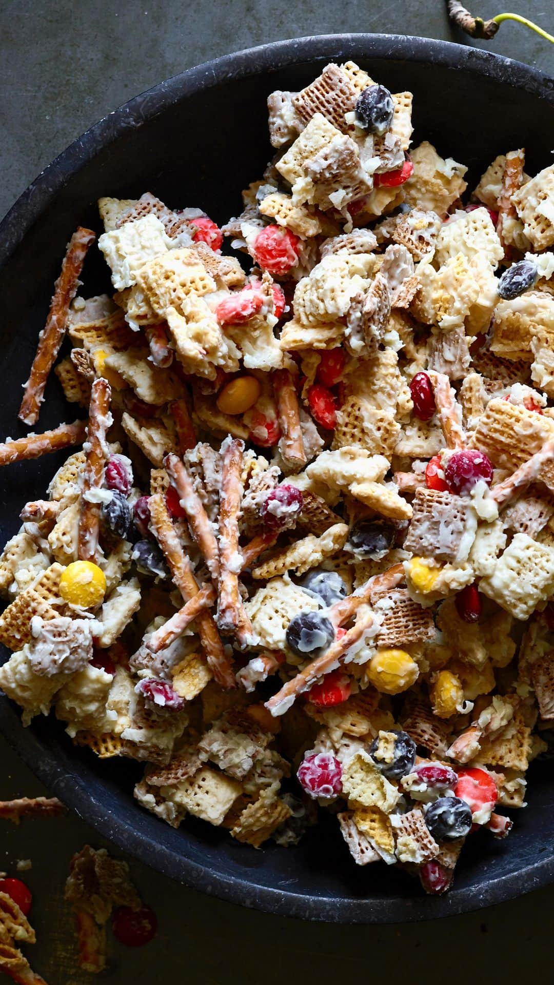 Gaby Dalkinのインスタグラム：「Game day baby! Our favorite snack is back 🎃 https://whatsgabycooking.com/17-halloween-recipes/」