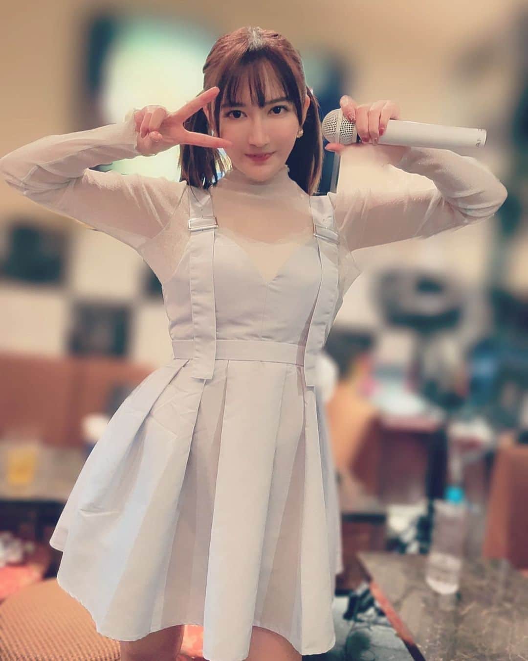 清水楓のインスタグラム：「🎤🎤🎤  ツインテールすきです ミニスカートもすきです 水色がすきです  おやすみんこ」