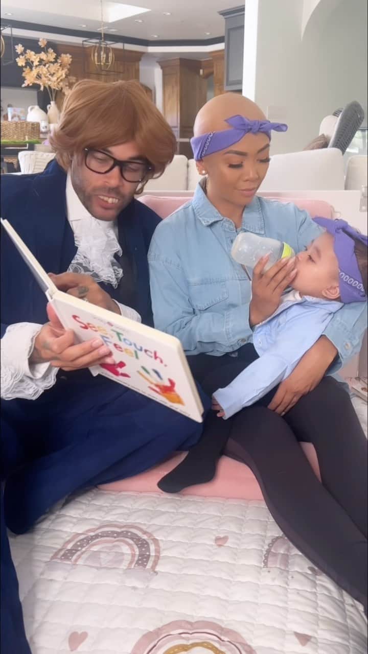 リアン Vのインスタグラム：「It’s a hard knock life 😂 Happy Halloween from Dr Evil, Mini Me, and Austin Powers! 🇬🇧🕺🏻」