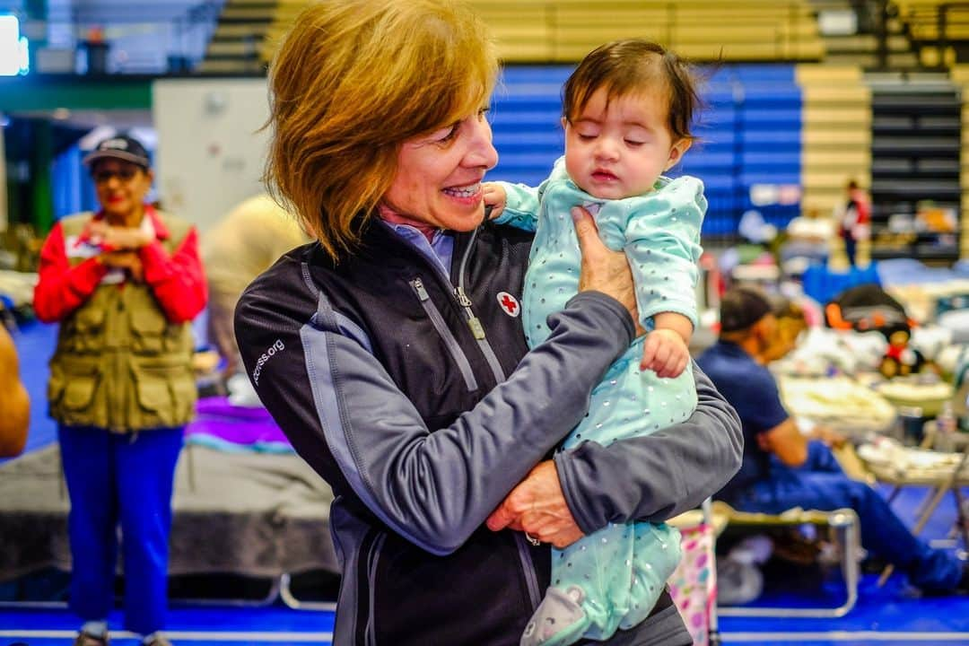 ネーブ・キャンベルさんのインスタグラム写真 - (ネーブ・キャンベルInstagram)「Today, American Red Cross President and CEO Gail McGovern announced her upcoming retirement. Chief Operating Officer Cliff Holtz has been elected to be our next president and CEO starting in July 2024.   “It has been the greatest honor of my life to lead our Red Cross in service to its humanitarian mission,” Gail said. “My love for our mission and all the incredible and inspiring people who make our work possible is immeasurable.”  Read more by tapping the link in our bio.」11月1日 2時00分 - americanredcross