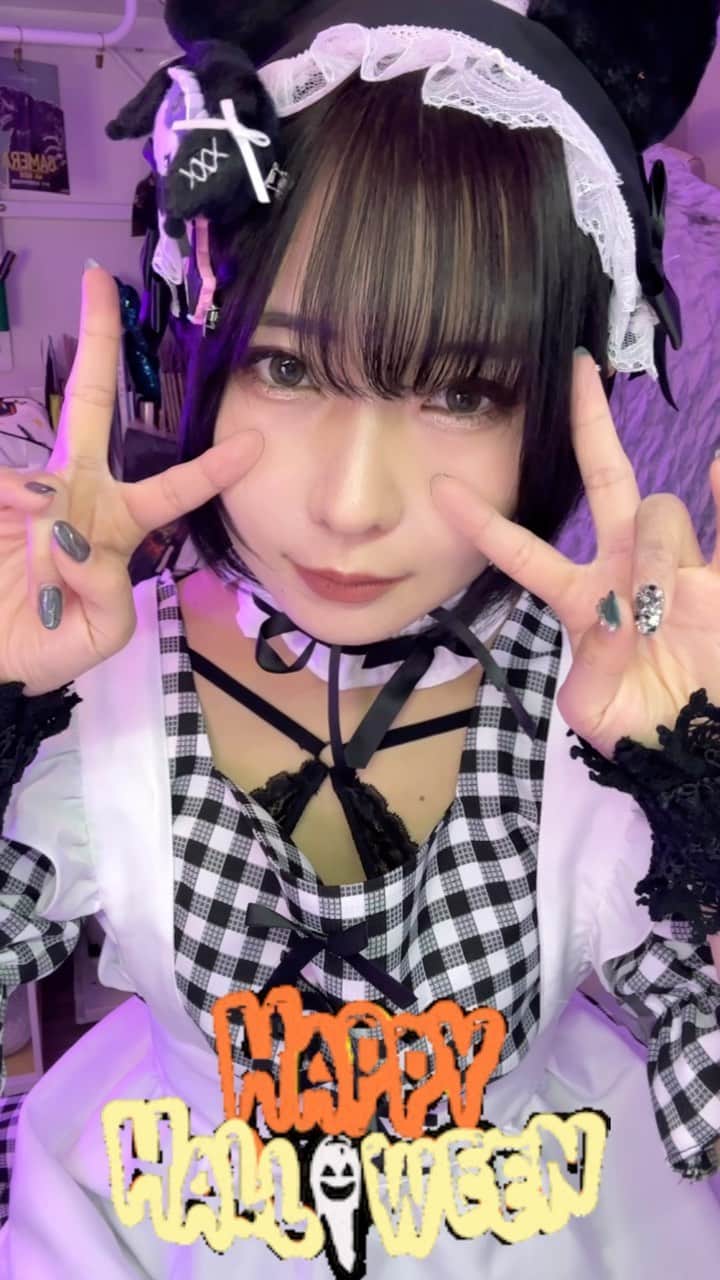 鳴上なごねのインスタグラム：「#happyhalloween #selca #selfie #movie #リール動画 #コスプレ #クロミ #サンリオ #sanrio」