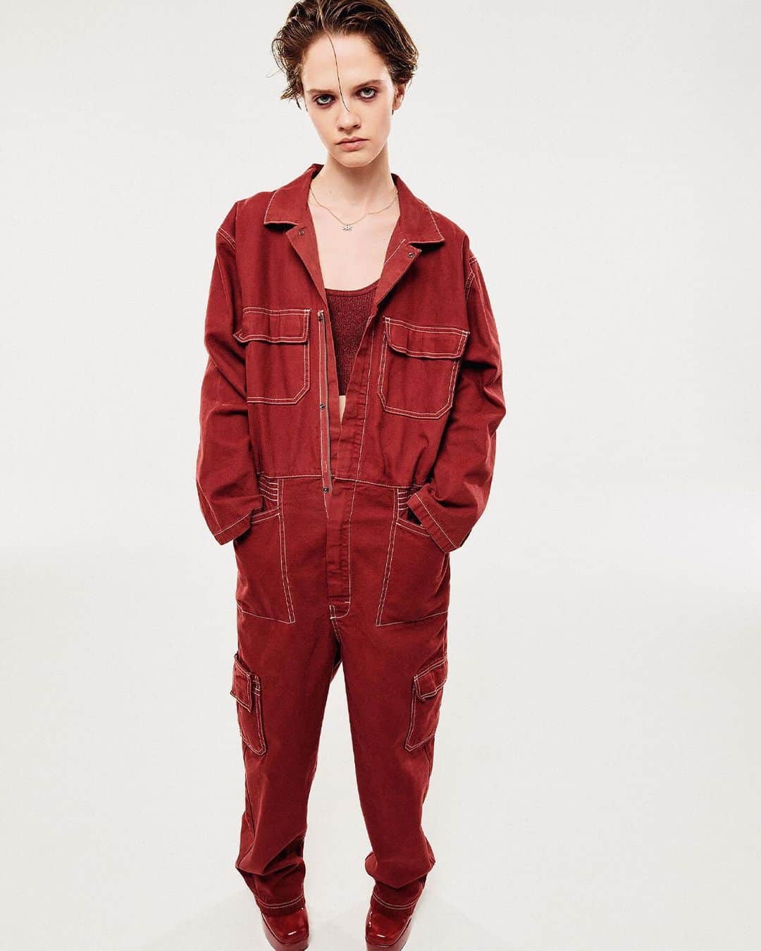 ベネトンのインスタグラム：「Displaying bold practical elements paired with eco-shearling biker jackets, eco-leather coats and maxi jumpsuits.  Shop the FW23 collection by @andreaincontri  #Benetton」