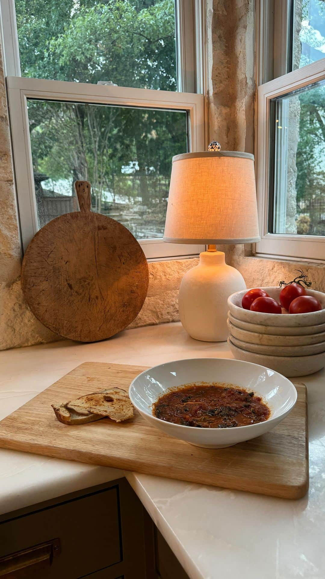 Sazan Hendrixのインスタグラム：「Cozy cooking in the fall makes me so happy! This is my favorite big pot of the most flavorful roasted tomato soup ever made. Perfect alone or paired with grilled cheese on a cold fall day… or any day really 🙃 and funny enough the credit goes to you because I remember asking ya’ll a year ago the *best* tomato soup recipe and this is the one you shared with me! And I’m sooo glad you did!👇🏽  • 3 pounds ripe plum tomatoes, cut in half lengthwise • 1/4 cup plus 2 tablespoons good olive oil • 1 tablespoon kosher salt • 1 1/2 teaspoons freshly ground black pepper • 2 cups chopped yellow onions (2 onions) • 6 garlic cloves, minced • 2 tablespoons unsalted butter • 1/4 teaspoon crushed red pepper flakes • 1 (28-ounce) canned plum tomatoes, with their juice • 4 cups fresh basil leaves, packed • 1 teaspoon fresh thyme leaves • 1 quart chicken stock or water  Recipe: @inagarten roasted tomato soup 🍅🫶🏽 #roastedtomatosoup」