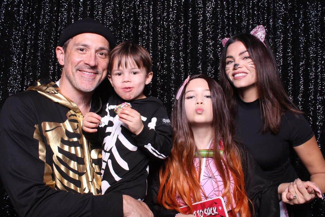 ジェナ・ディーワンのインスタグラム：「Scenes from Ev’s first Halloween party 🎃 .. anyone else feel like Halloween has been going on for two months already??」