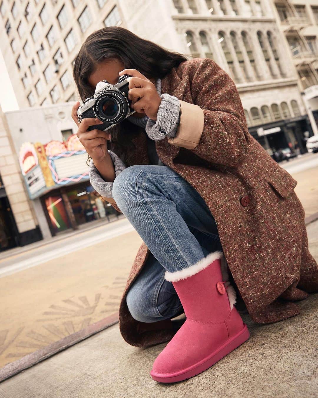 クーラブラのインスタグラム：「Just in: Fuchsia pink for the kids! Swipe to see our Halloween mood.  Featuring: Nalie Short in Fuchsia.」