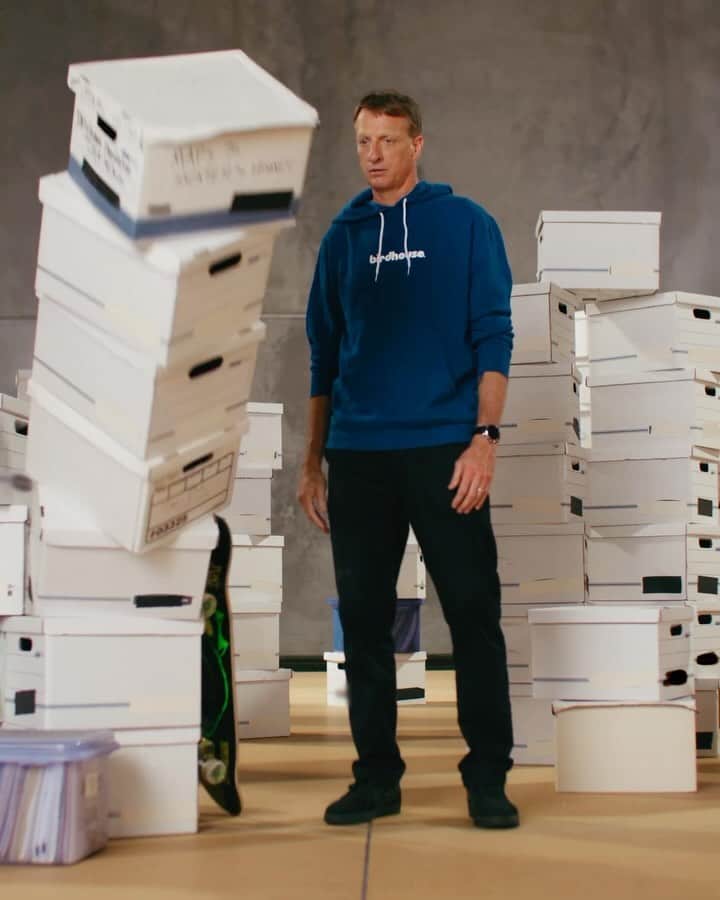トニー・ホークのインスタグラム：「I love shredding my ramp, but first I need to shred some documents」