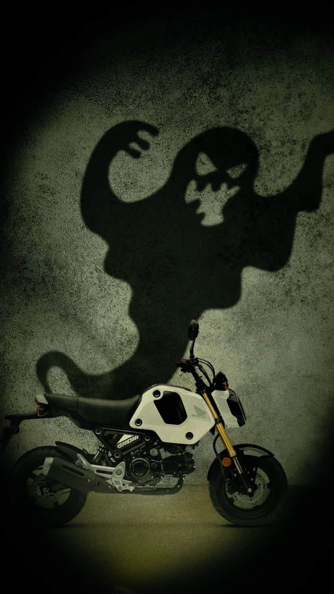 のインスタグラム：「The ultimate trick-or-treater... the Honda Grom.  Happy Halloween, Red Riders! 🎃 #miniMOTO」