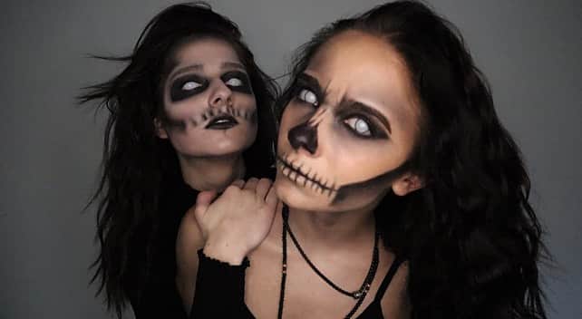 ジャッキー・エヴァンコのインスタグラム：「Annual Halloween photoshoot with @officialrachelevancho! Happy Halloween, everyone! 🖤💀 #Halloween #HappyHalloween」