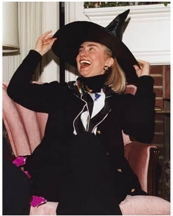 ヒラリー・クリントンのインスタグラム：「Witches get stuff done. Happy Halloween!」