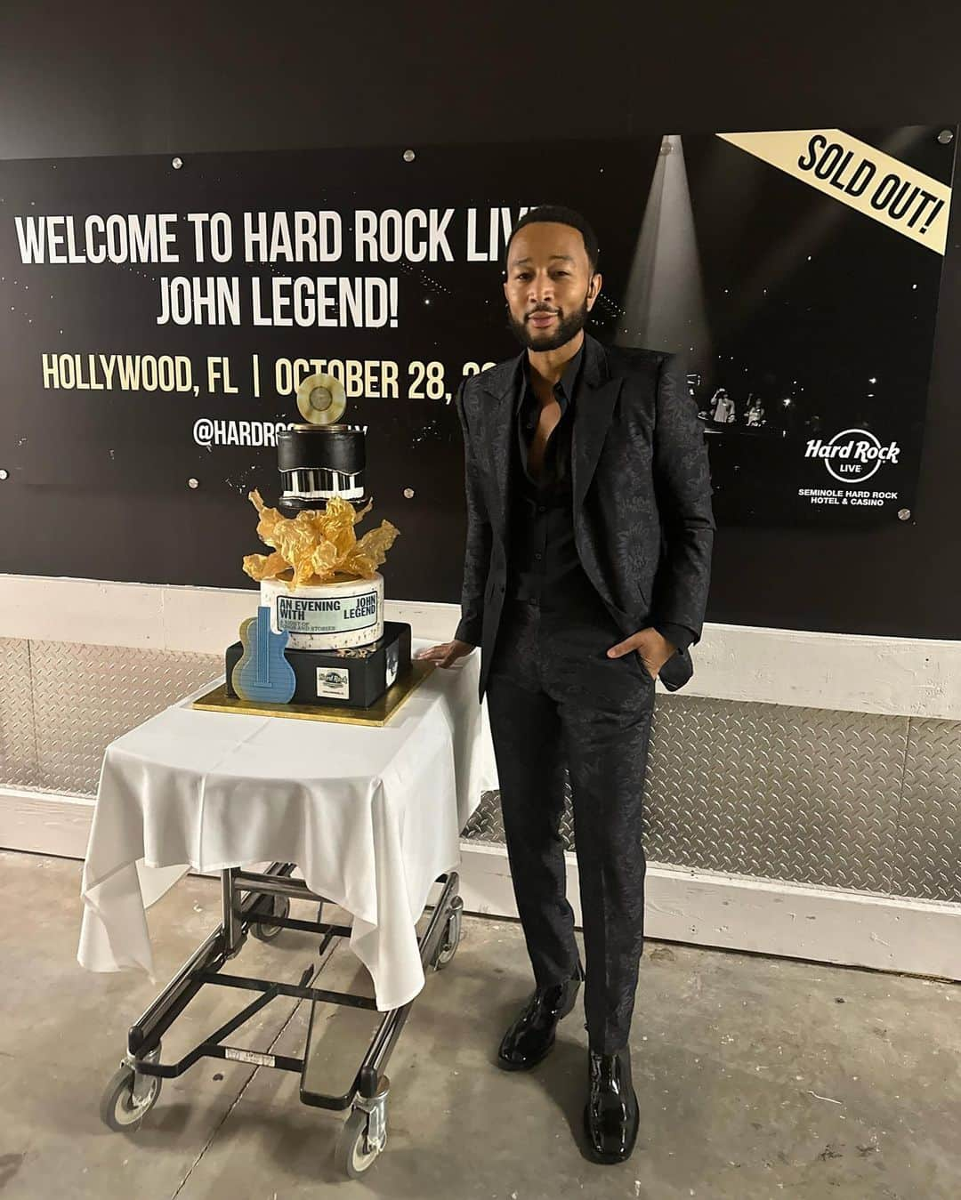 ジョン・レジェンドのインスタグラム：「Left Florida feeling elated from our two beautiful evenings together! It was a pleasure spending the weekend with you, @hardrockholly and @hardrocktampa!」