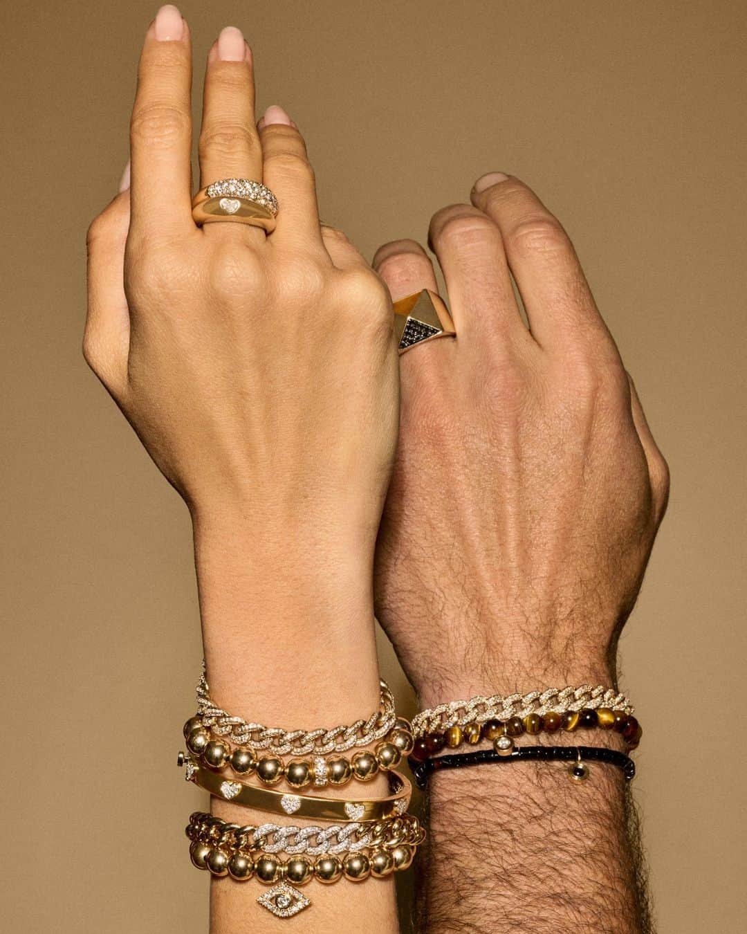 シドニーエヴァンさんのインスタグラム写真 - (シドニーエヴァンInstagram)「Dual Elegance 💛 Shine on with thoughtfully curated tokens of protection, spirituality, and luck-with chic styles designed for him and her.」11月1日 3時00分 - sydneyevan
