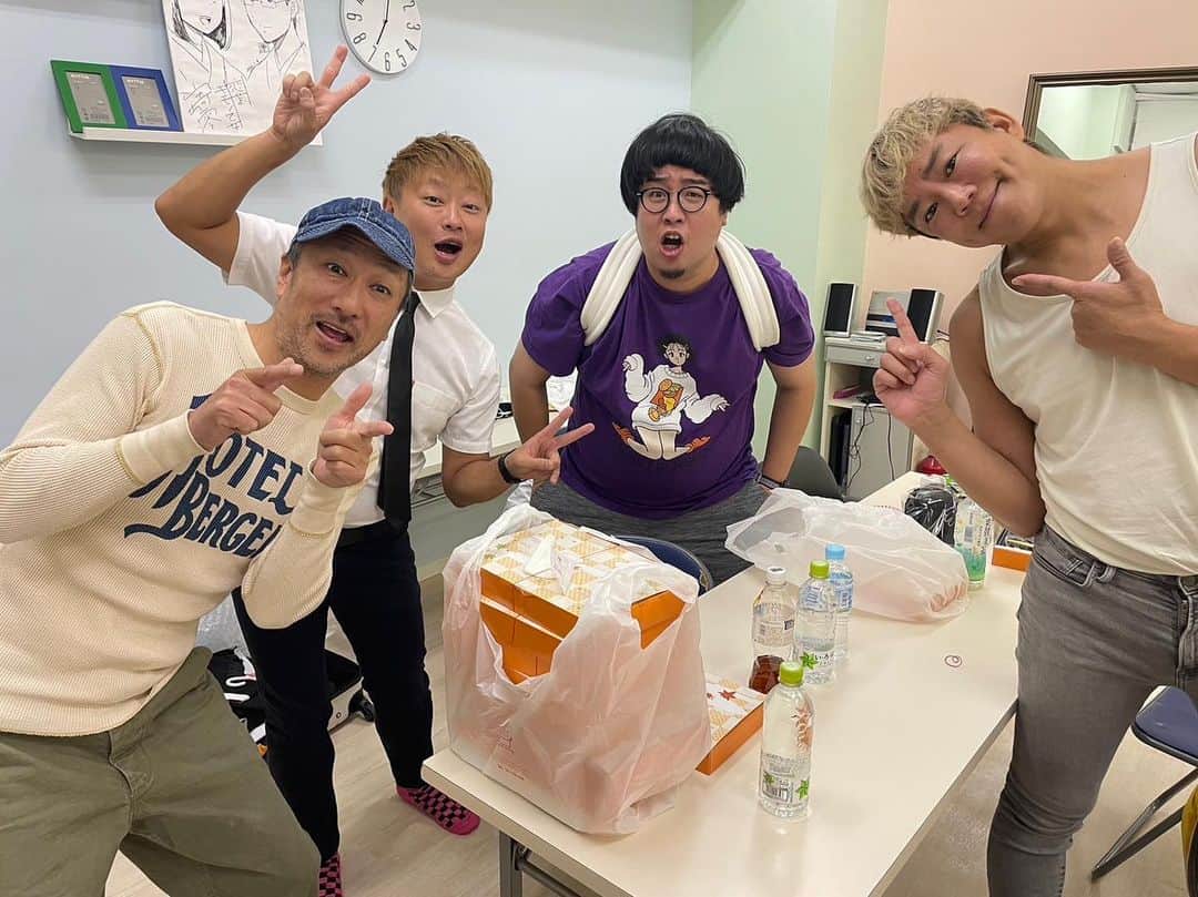 村越周司のインスタグラム：「ヤケクソな人達です🤣」