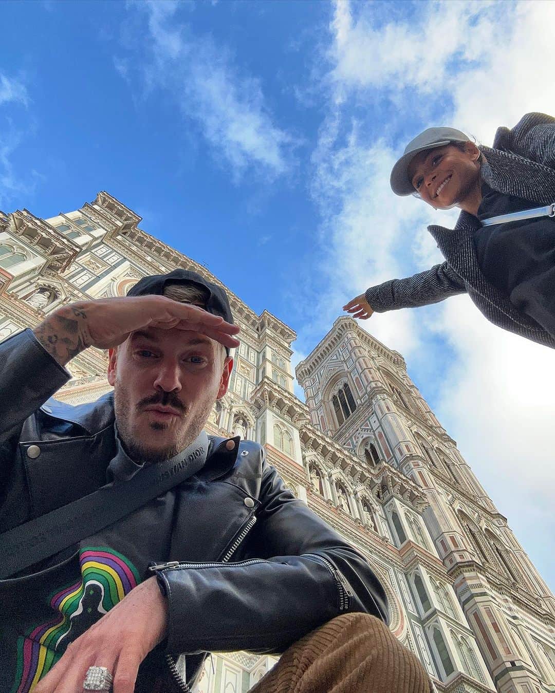 エム・ポコラのインスタグラム：「1. Touristes à Florence . 2. Cattedrale di Santa Maria del Fiore . 3. David ©️Michelangelo . 4. Details . 5. La meuuuuule . 6. Basilica di Santa Maria Novella .」