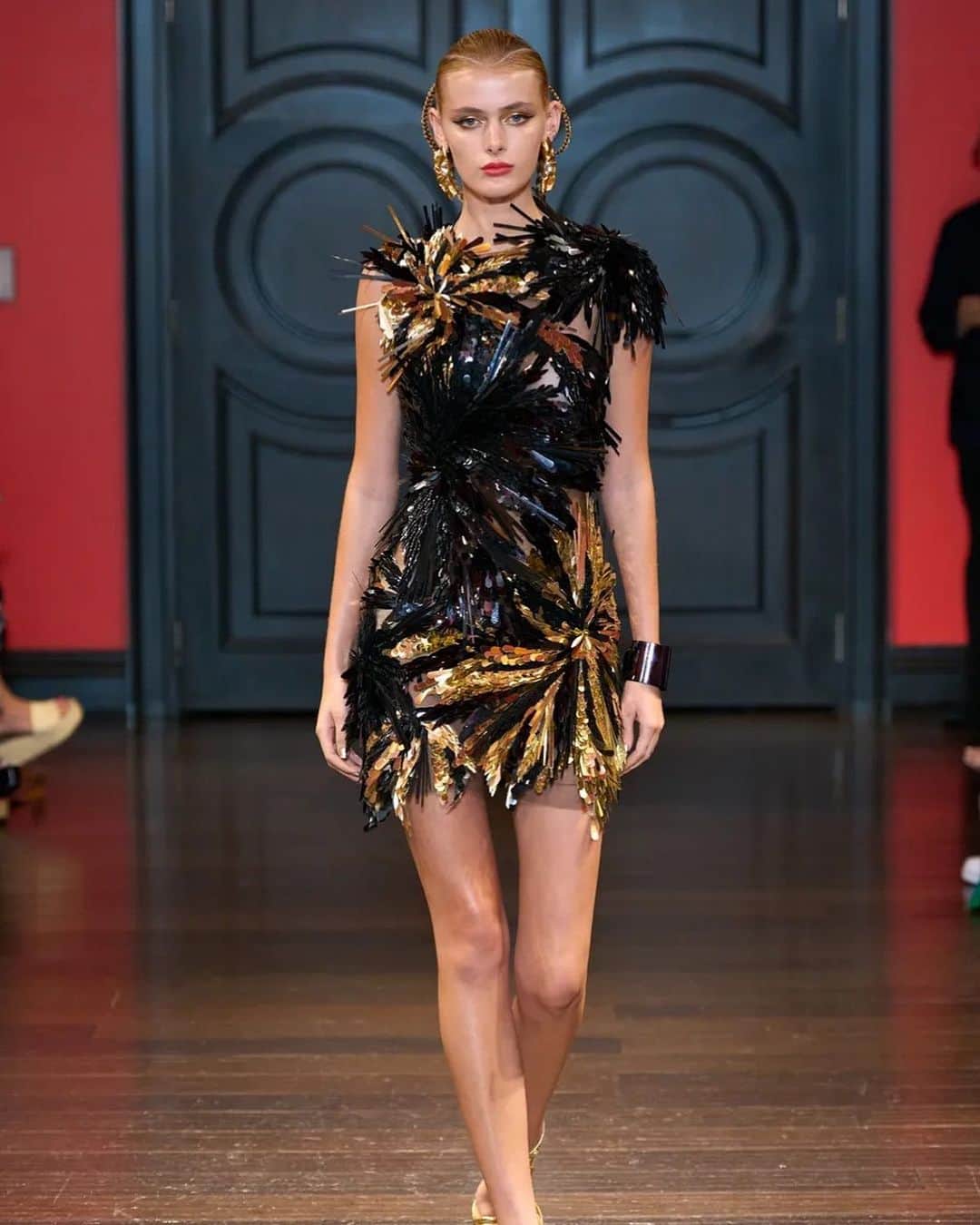 ナイーム カーンのインスタグラム：「Regal Elegance. NAEEM KHAN presents Spring 2024. “TO INDIA MY LOVE” #NKSpring2024」