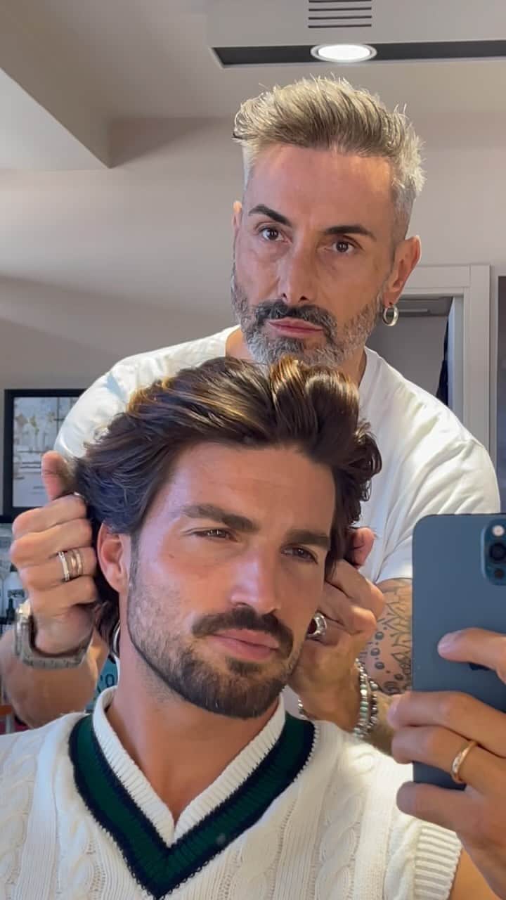 Mariano Di Vaioのインスタグラム：「Middle Lenght hairstyle 💈  We had to cut the back part, I’ve got a cover shooting next week and the back part was getting too long, but I think it’s better. It’s always hard to cut the hair when you let it grow for so long, but it’s good to get some fresh vibes.  What do you guys want to see next? I’ve got to cut all of the hair for a movie soon so I’ll take the chance to make as much cuts as I can in the meantime !  Drop your ideas in the comments!  Peace」