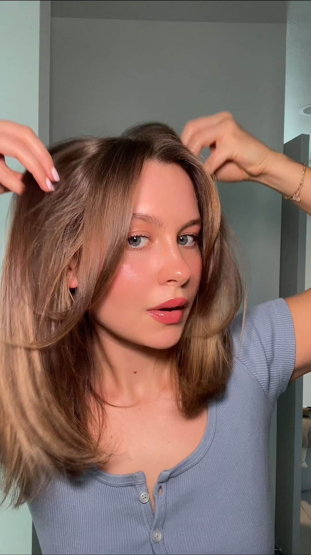 ナターシャ・ブレのインスタグラム：「Been getting so many Q’s on how I blowout my hair! 💌 This is the easiest way to get a sleek hair & lasting volume! I use the @revlonhairtools round brush tool, @colorwowhair dream coat, and @innersenseorganicbeauty blowout lotion. The key is how you set it- I love using glasses on my bangs 🤗 let me know if you try it out! #hair #blowouttutorial #sleekblowout #hairtutorial #voluminoushair」
