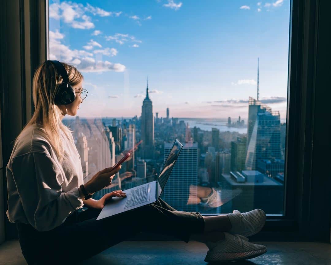 デルタ航空のインスタグラム：「When being away on business looks like this >>>  What are your favorite business travel destinations?」