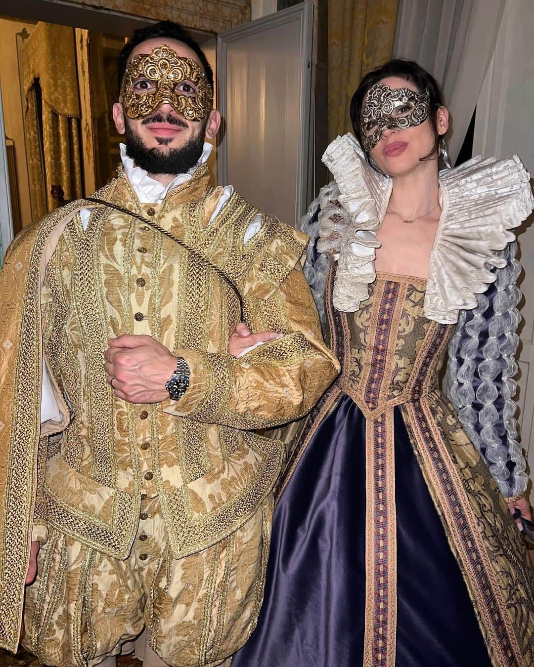 ベティ・オウティエさんのインスタグラム写真 - (ベティ・オウティエInstagram)「Au coeur de la renaissance Vénitienne, le concours de déguisement est-il remporté ? 🎭👌🏼🇮🇹」11月1日 3時03分 - bettyautier