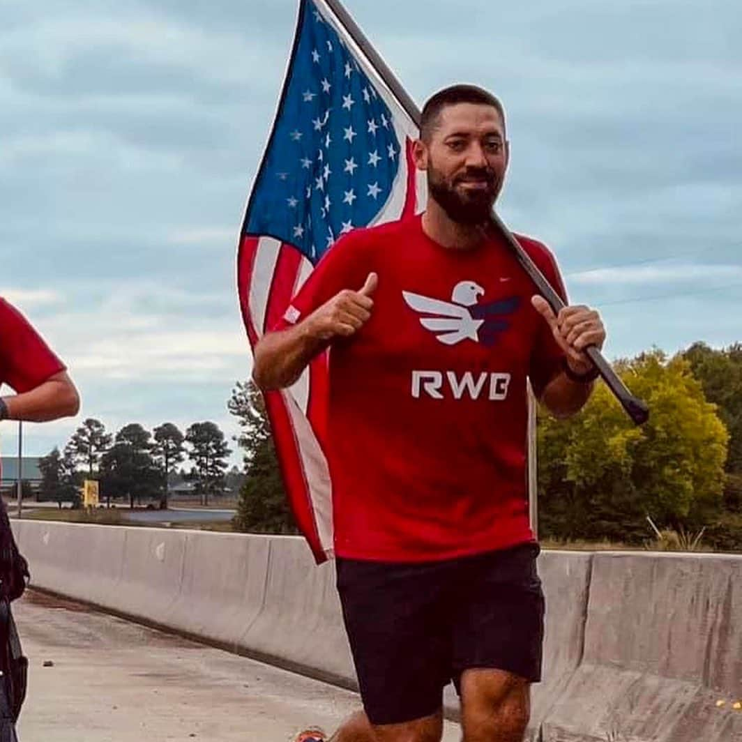 クリント・デンプシーのインスタグラム：「@Clint_Dempsey is teaming up with @DormieGolfClub to host a golf fundraiser that supports America's veterans through @TeamRWB! Clint, a veteran of 3 World Cups, is the all-time leading goal scorer for the U.S. Men's National Team with 57 goals in 141 games between 2004 and 2017.   Now, he's fired up to help Team RWB forge the leading health and wellness community for veterans! 🇺🇸」