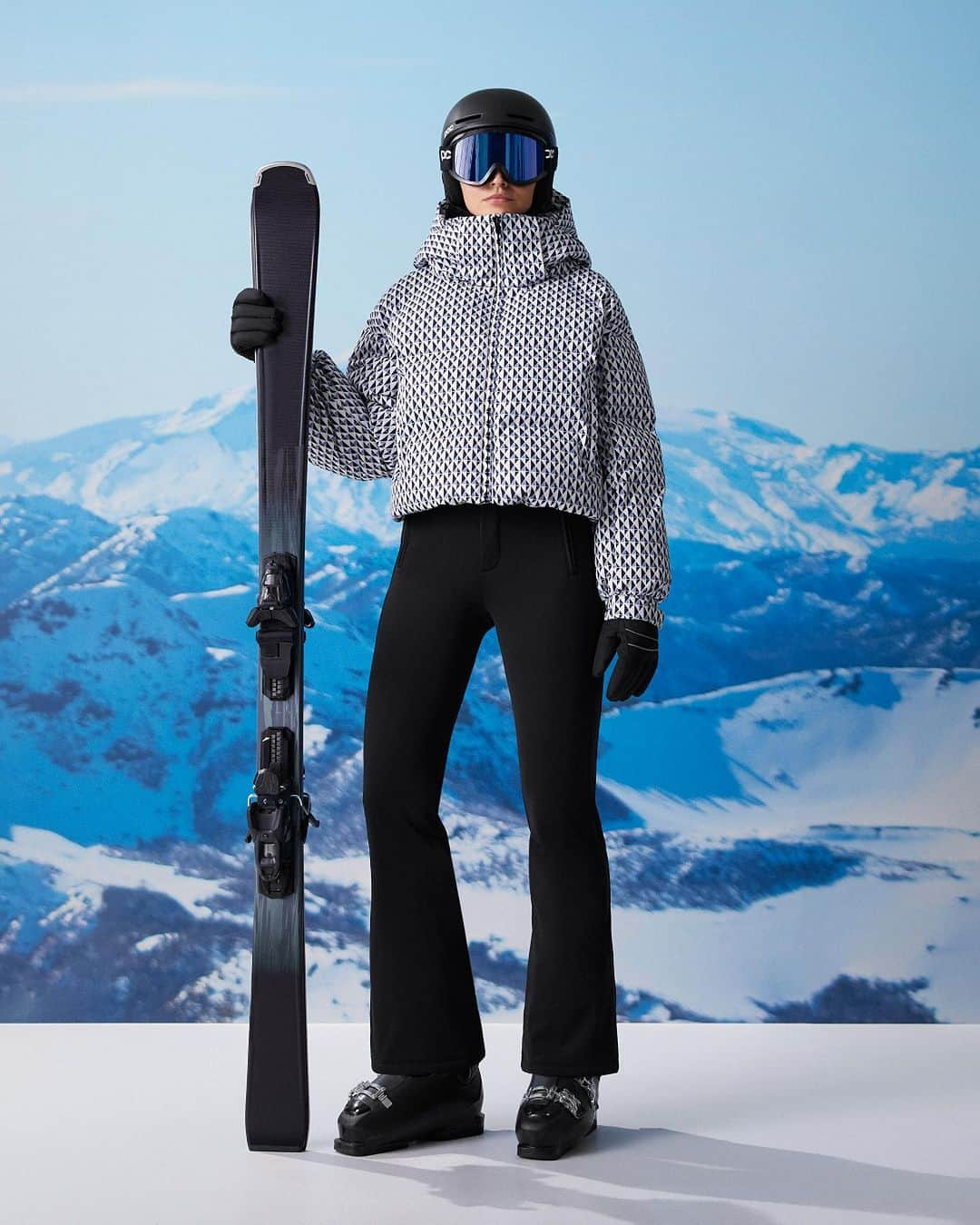 Oyshoさんのインスタグラム写真 - (OyshoInstagram)「Padded jacket with 80% down and 20% feather filling by Minardi Piume Company resistant up to -19º in movement  AW23 SKI COLLECTION  #oysho #ski #skicollection」11月1日 3時04分 - oysho