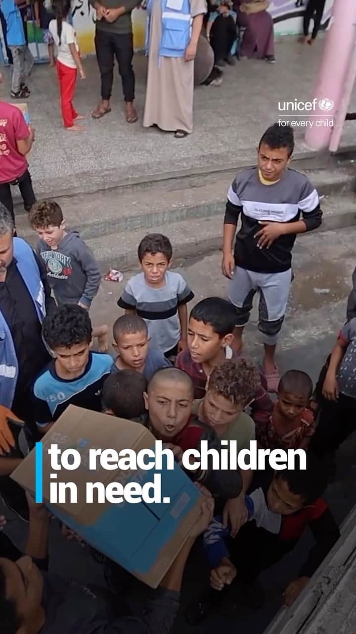 unicefのインスタグラム：「Unrelenting attacks have taken a devastating toll on Gaza’s children.  UNICEF is calling for an immediate humanitarian ceasefire and unrestricted humanitarian access throughout Gaza.」