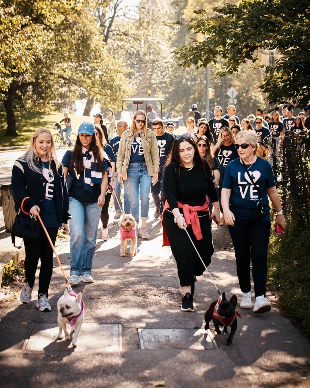 Polo Ralph Laurenさんのインスタグラム写真 - (Polo Ralph LaurenInstagram)「The return of our annual #PinkPony walk.  Each year our #RalphLauren community across the world comes together in a moment of support for the Pink Pony mission and the fight against cancer.  Photographed here, employees of Ralph Lauren are joined by Chief Brand and Innovation Officer @DavidLauren, President and CEO Patrice Louvet, and CPO and Head of The Ralph Lauren Corporate Foundation Roseann Lynch during our walks in New York, NY; Paris, France; and Hong Kong, China.  Learn more about Pink Pony via the link in bio.  #PoloRalphLauren」11月1日 3時24分 - poloralphlauren