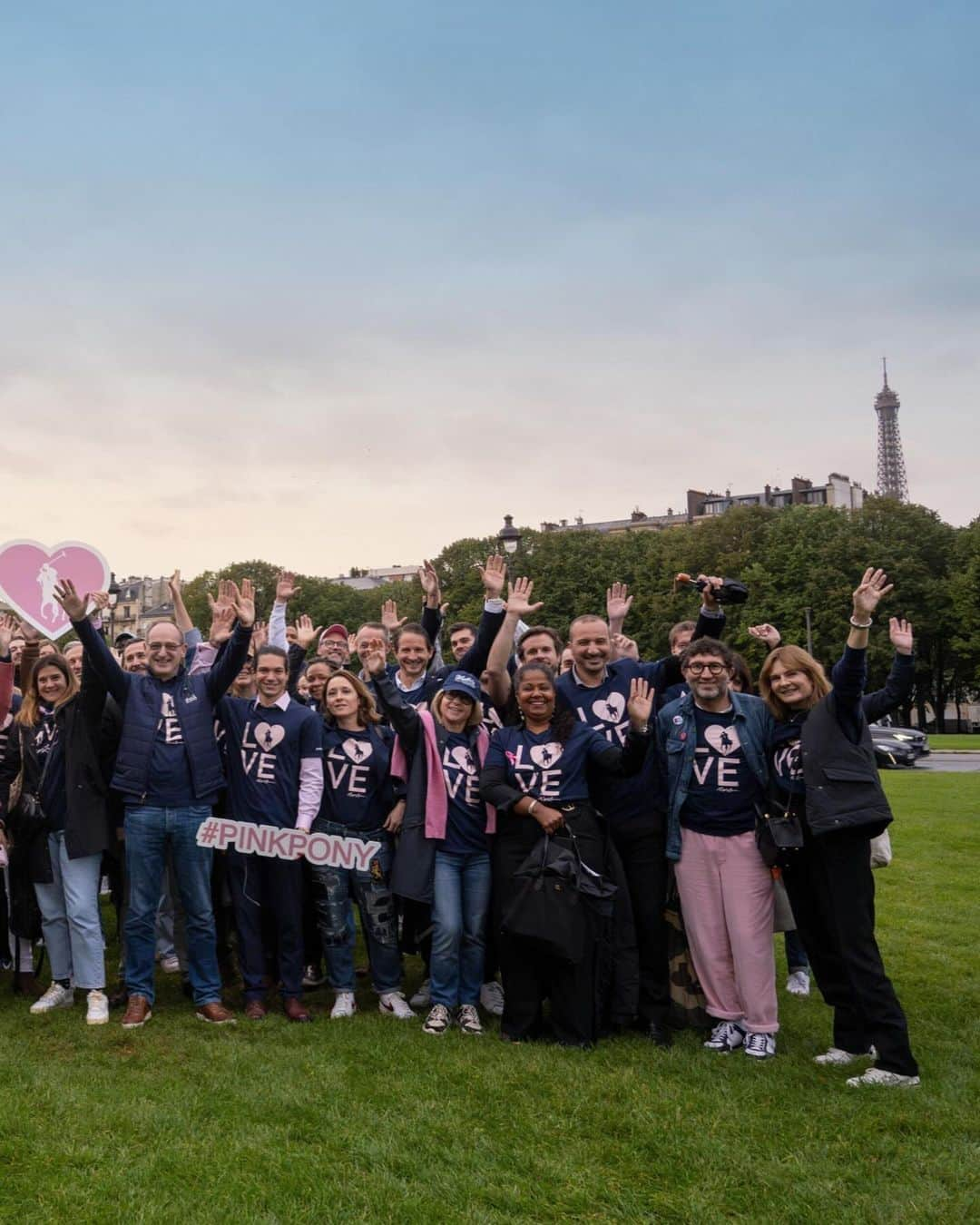 Polo Ralph Laurenさんのインスタグラム写真 - (Polo Ralph LaurenInstagram)「The return of our annual #PinkPony walk.  Each year our #RalphLauren community across the world comes together in a moment of support for the Pink Pony mission and the fight against cancer.  Photographed here, employees of Ralph Lauren are joined by Chief Brand and Innovation Officer @DavidLauren, President and CEO Patrice Louvet, and CPO and Head of The Ralph Lauren Corporate Foundation Roseann Lynch during our walks in New York, NY; Paris, France; and Hong Kong, China.  Learn more about Pink Pony via the link in bio.  #PoloRalphLauren」11月1日 3時24分 - poloralphlauren